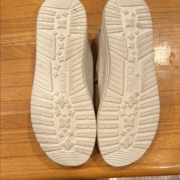 New! Hey Dude Beige Casual Shoes - Picture 2 of 4